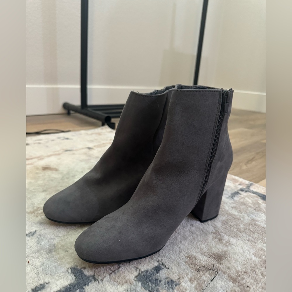 Express womens gray ankle boots size 10, New, Never Worn